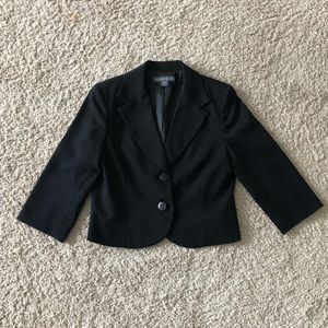 Josephine Chaus size 8 cropped black blazer